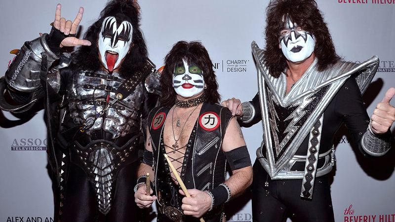 Лидер группы Kiss хочет запатентовать "козу"
