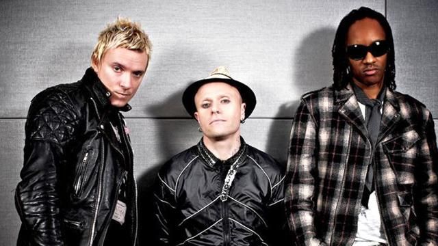 Водка и шаурма: The Prodigy показали Россию в новом клипе Водка и шаурма: The Prodigy показали Россию в новом клипе