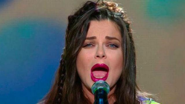 Скандалистка Королева напялила вышиванку и похвасталась фото