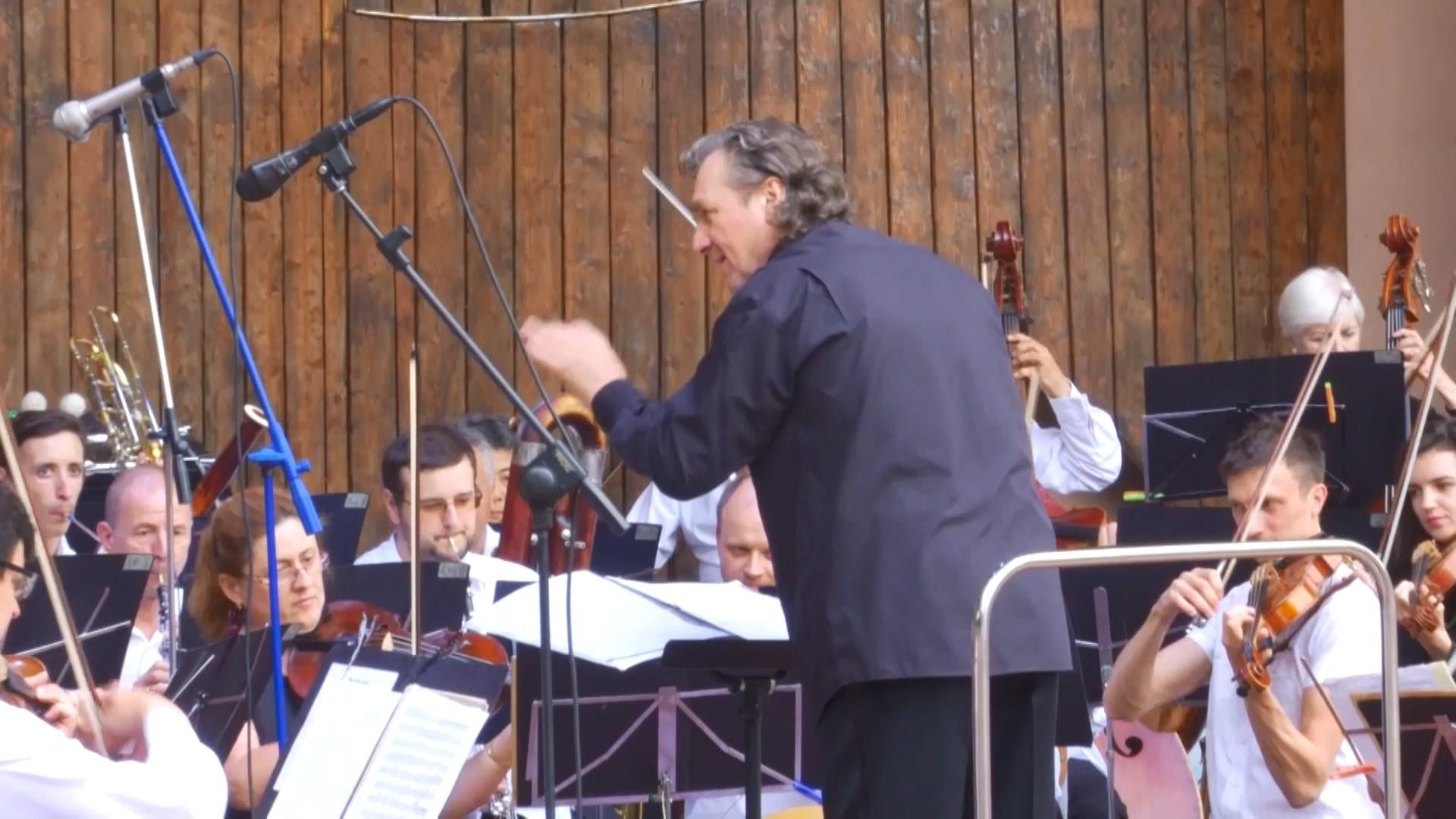 Вечность в Мариинском парке: в Киеве состоялся  концерт классической музыки под открытым небом