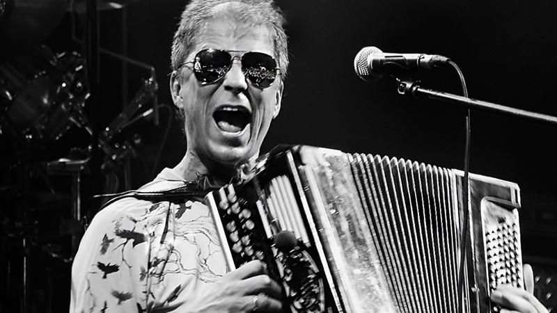 Известный российский музыкант решил эмигрировать из России Известный российский музыкант решил эмигрировать из России