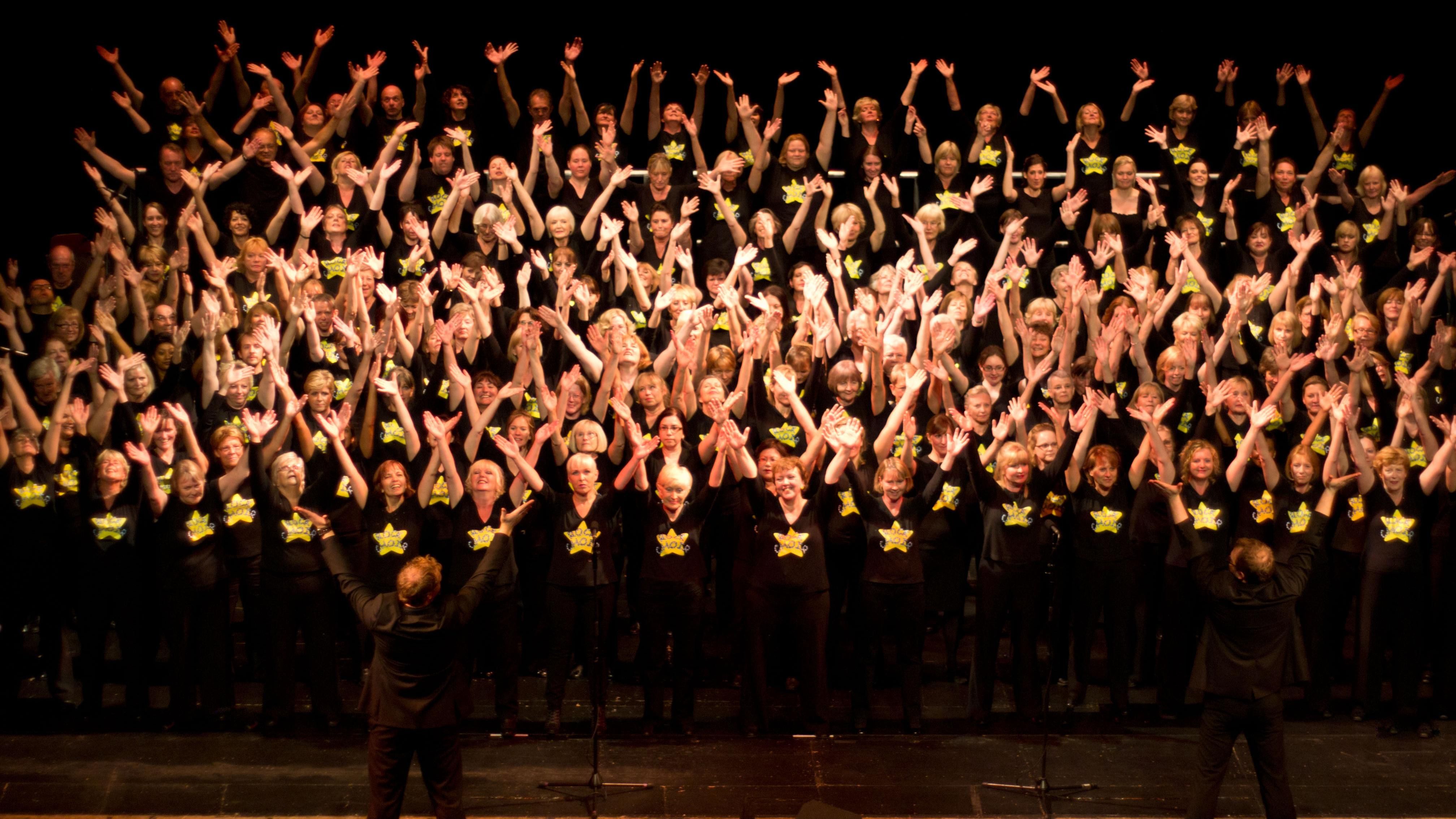 Найбільший у світі рок-хор приїхав до Львова, щоб допомогти українським сиротам Найбільший у світі рок-хор приїхав до Львова, щоб допомогти українським сиротам