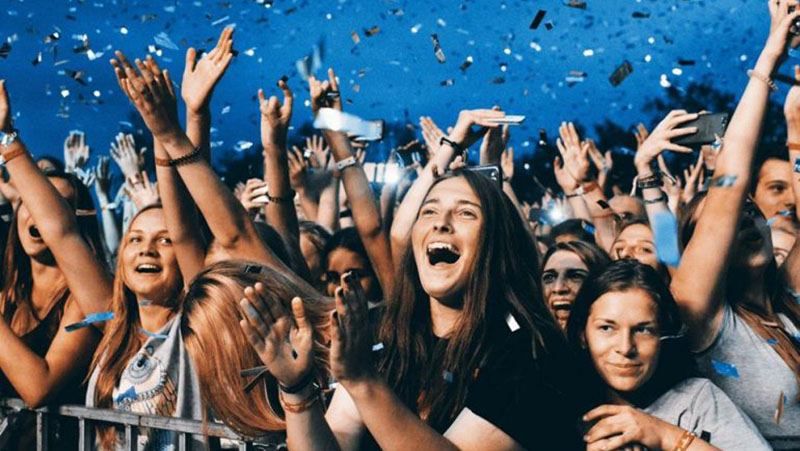 Море музыки и драйва: в Луцке стартовал фестиваль "Бандерштат" Море музыки и драйва: в Луцке стартовал фестиваль "Бандерштат"