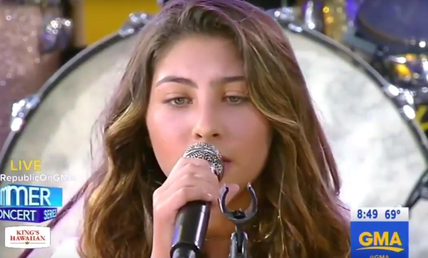 Дочь покойного вокалиста Soundgarden спела песню в память о нем и Беннингтоне