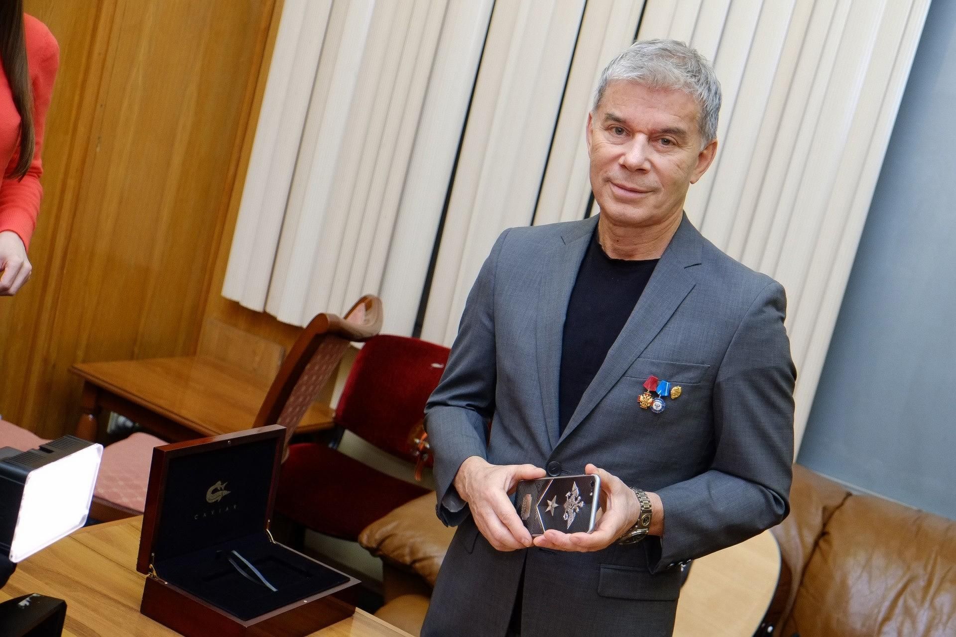 Газманов рассказал об удивительном подарке, который повез домой из "ДНР" Газманов рассказал об удивительном подарке, который повез домой из "ДНР"