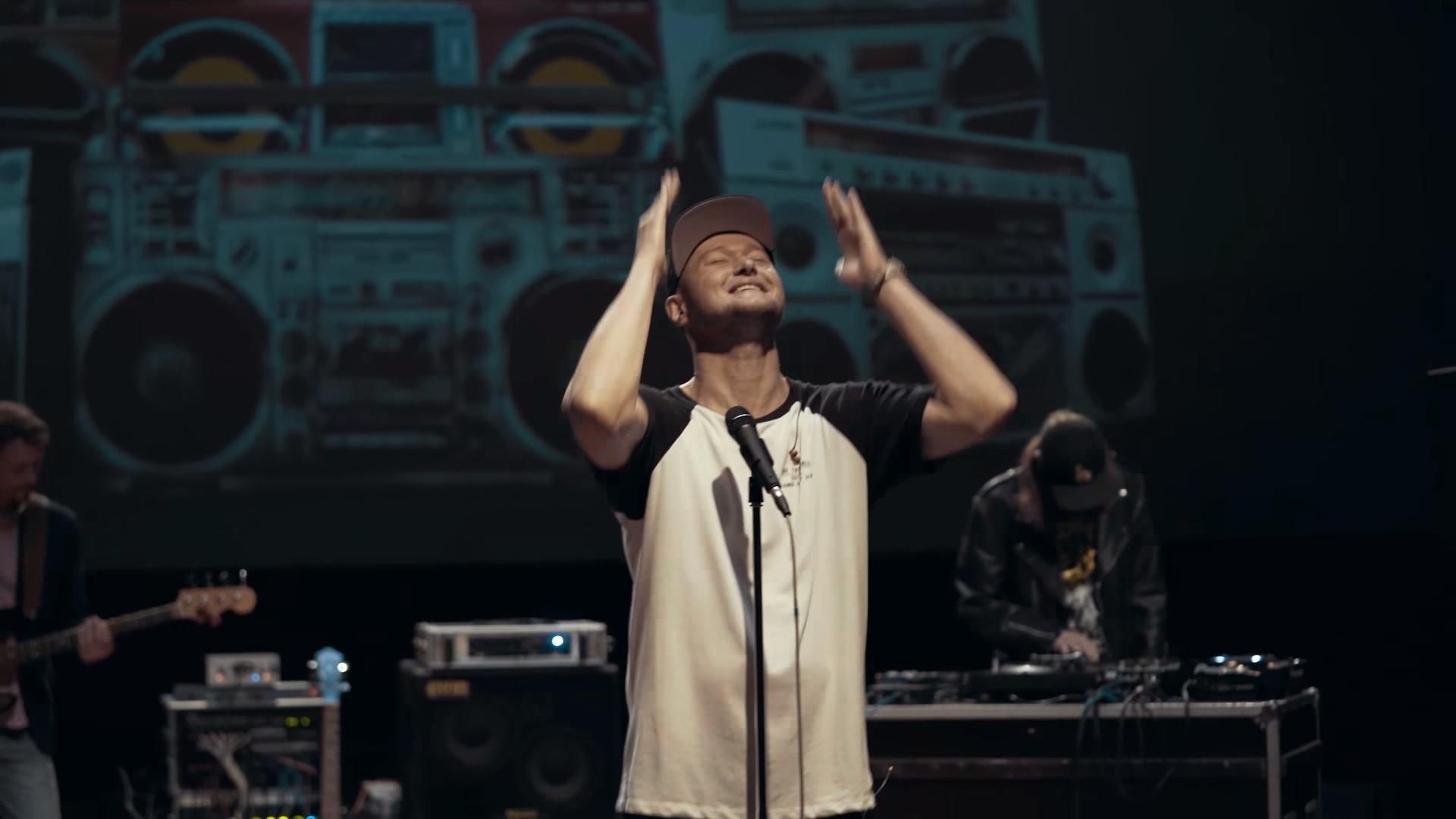 Бумбокс - Голый король: смотрите видео нового клипа Бумбокс - Голый король: смотрите видео нового клипа