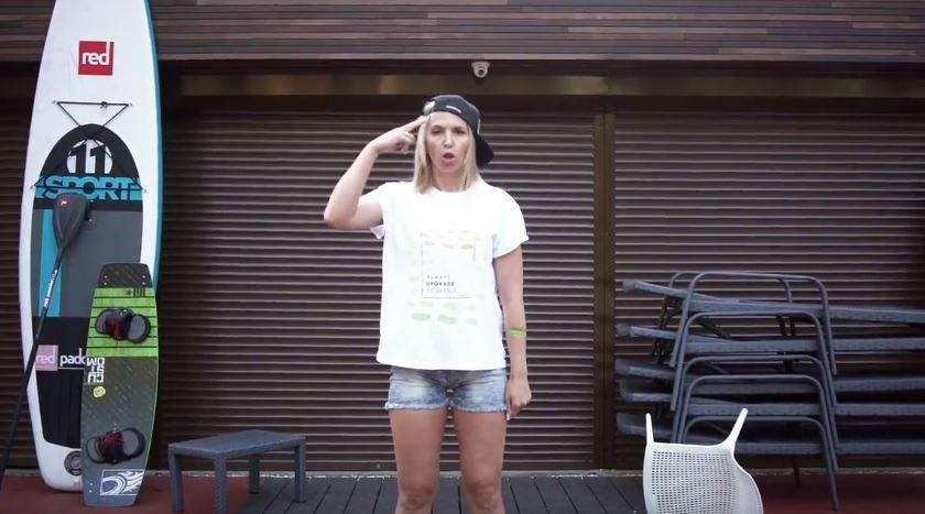 Популярный хит Monatika перевели для людей с проблемами слуха: видео Популярный хит Monatika перевели для людей с проблемами слуха: видео