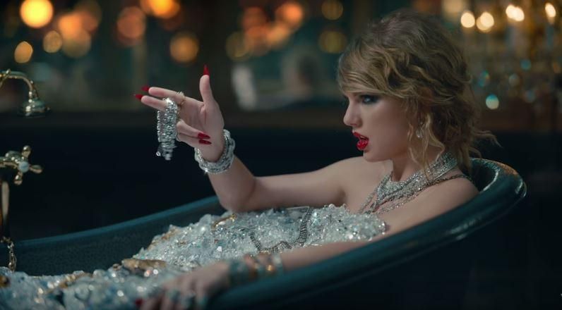 Скандальный клип Тейлор Свифт бьет мировые рекорды просмотров: видео Скандальный клип Тейлор Свифт бьет мировые рекорды просмотров: видео