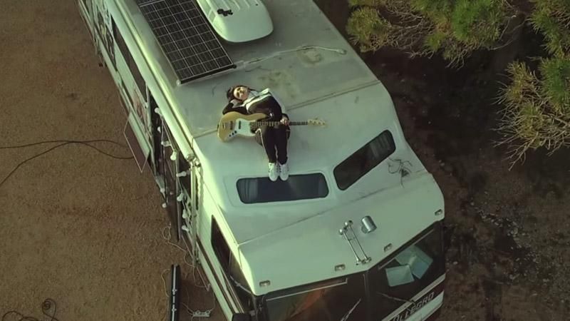 Джамала презентовала новую песню "Сумую" и эффектный клип на нее: видео Джамала презентовала новую песню "Сумую" и эффектный клип на нее: видео