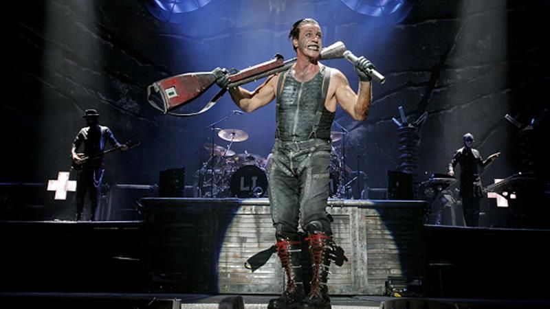 Группа Rammstein опровергла слухи о завершении музыкальной карьеры Группа Rammstein опровергла слухи о завершении музыкальной карьеры