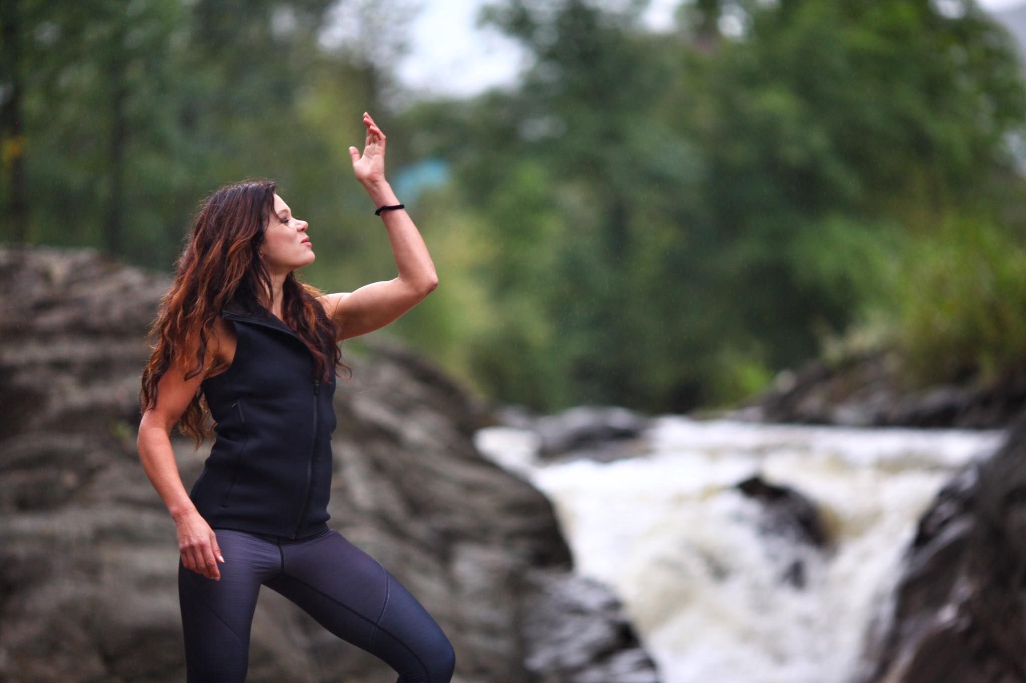 Руслана опубликовала впечатляющие кадры с фотосессии в Карпатах Руслана опубликовала впечатляющие кадры с фотосессии в Карпатах