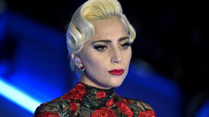 Бейонсе трогательно поддержала больную Леди Гагу: фото Бейонсе трогательно поддержала больную Леди Гагу: фото