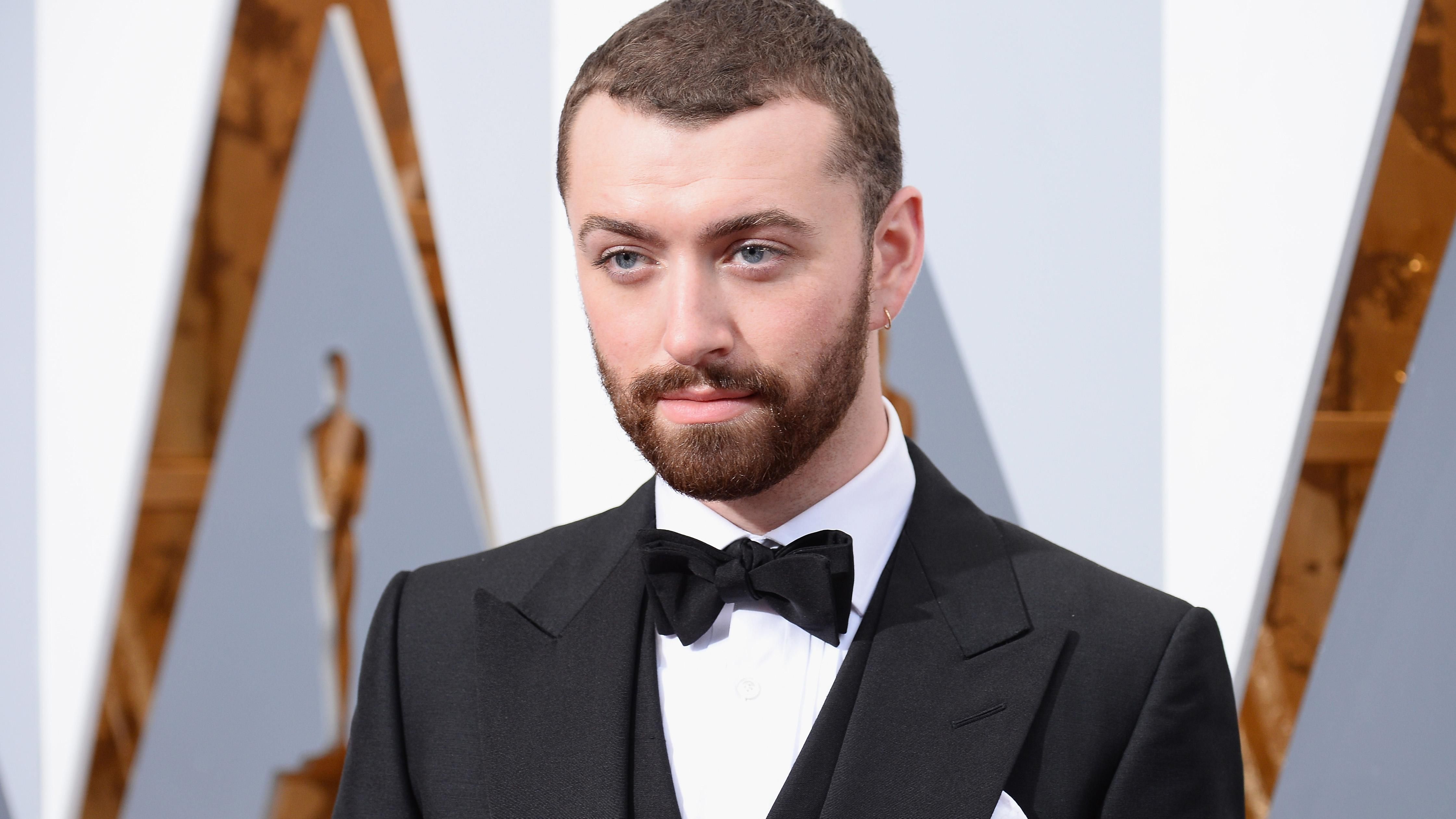 Британского певца подловили на поцелуях с юным актером: фото Британского певца подловили на поцелуях с юным актером: фото