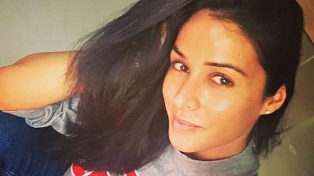 Злата Огневич в коротеньких шортах перепела Майкла Джексона: фото, видео Злата Огневич в коротеньких шортах перепела Майкла Джексона: фото, видео