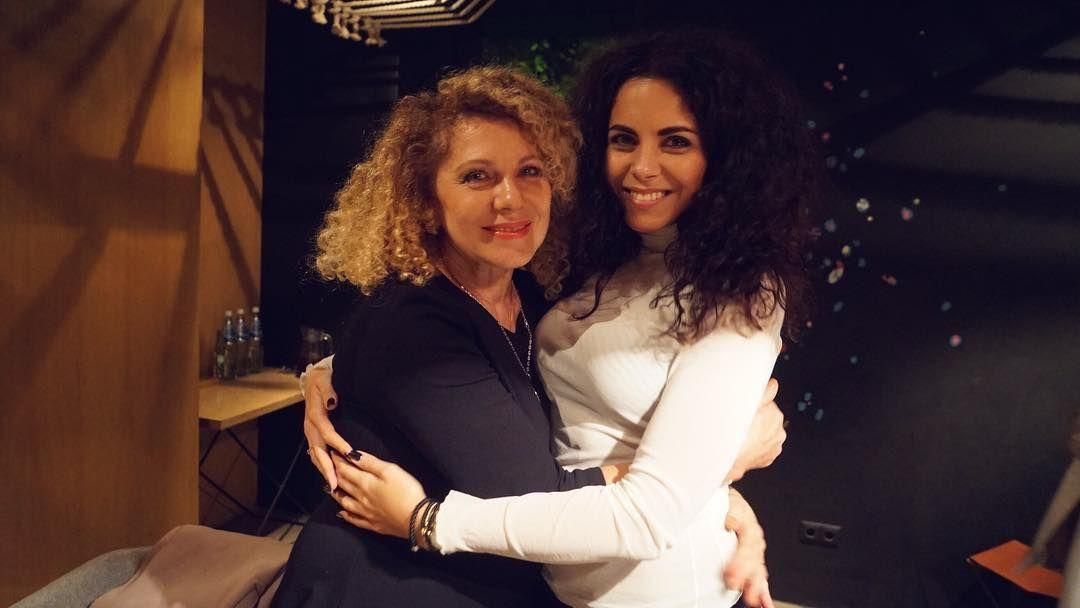 Как две сестры: Настя Каменских поразила невероятной схожестью со своей мамой Как две сестры: Настя Каменских поразила невероятной схожестью со своей мамой