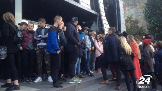 "Чи є Росія країною-агресором?": активісти пояснили, чому зірвали концерт Бабкіна у Львові "Чи є Росія країною-агресором?": активісти пояснили, чому зірвали концерт Бабкіна у Львові