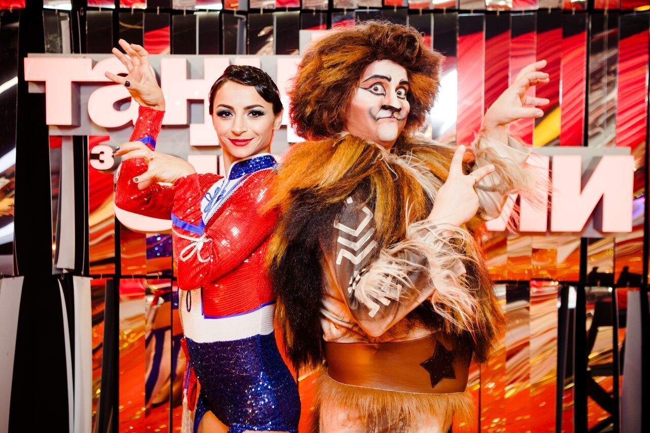 Как отреагировали участники "Танцев со звездами" на благородный поступок Комарова Как отреагировали участники "Танцев со звездами" на благородный поступок Комарова