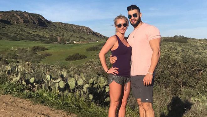 Брітні Спірс продемонструвала гарячі поцілунки зі своїм бойфрендом: відео Брітні Спірс продемонструвала гарячі поцілунки зі своїм бойфрендом: відео