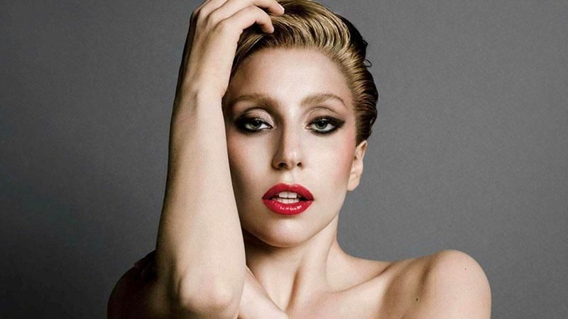 Хвора Леді Гага показала, як займається йогою: відео та фото 