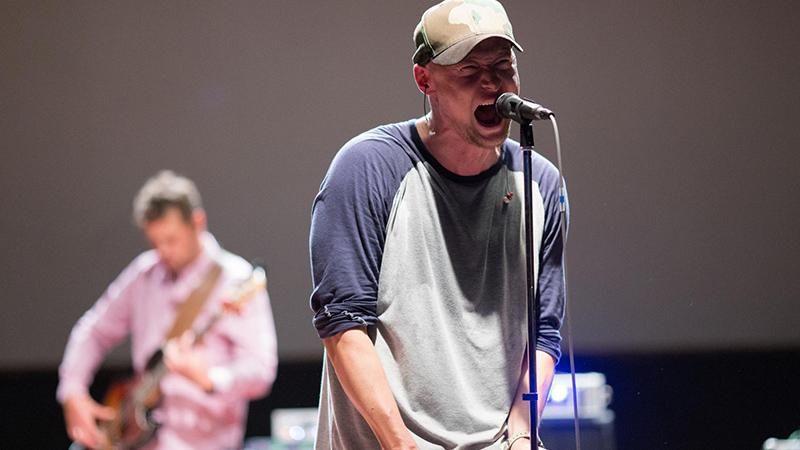 Этот вопрос чести: Андрей Хлывнюк рассказал, почему "Бумбокс" не выступает в России Этот вопрос чести: Андрей Хлывнюк рассказал, почему "Бумбокс" не выступает в России