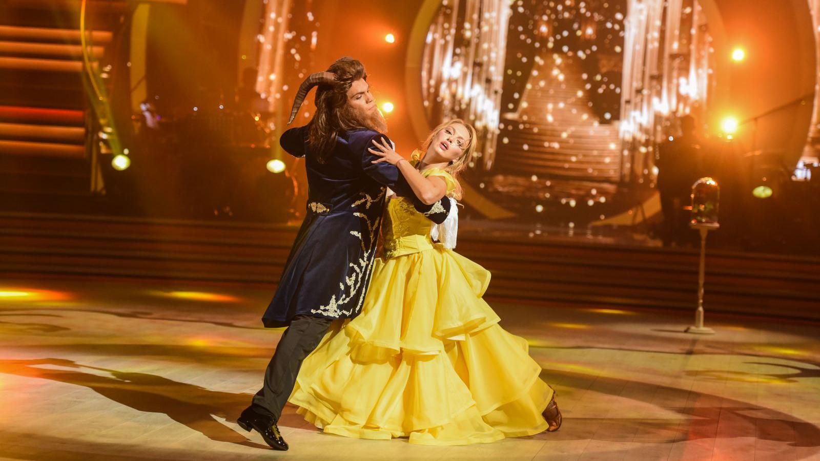 Екс-учасник "Танців з зірками" знявся у яскравому кліпі Олі Полякової Екс-учасник "Танців з зірками" знявся у яскравому кліпі Олі Полякової