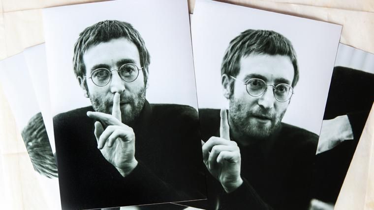 В Британии среди кучи мусора нашли ранее неизвестные фото Леннона