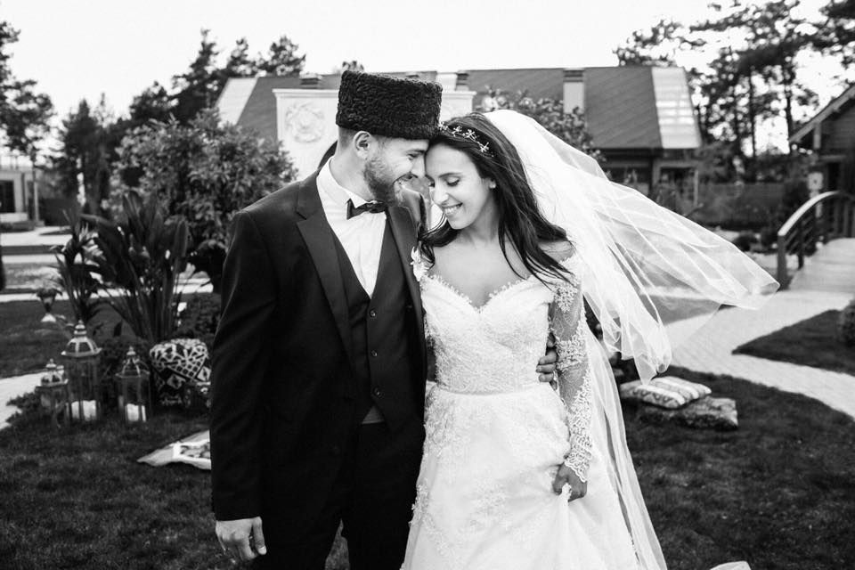 Любить: Джамала трогательно поздравила мужа и подготовила сюрприз для фанатов Любить: Джамала трогательно поздравила мужа и подготовила сюрприз для фанатов