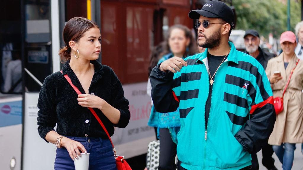 The Weeknd з незнайомкою і Гомез в пікантному халатику: як розважаються екс-закохані The Weeknd з незнайомкою і Гомез в пікантному халатику: як розважаються екс-закохані