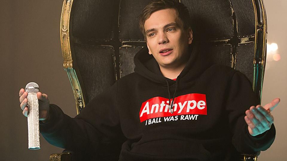 З'явилось відео, як невідомі побили забороненого в Україні репера "Гнойного" З'явилось відео, як невідомі побили забороненого в Україні репера "Гнойного"