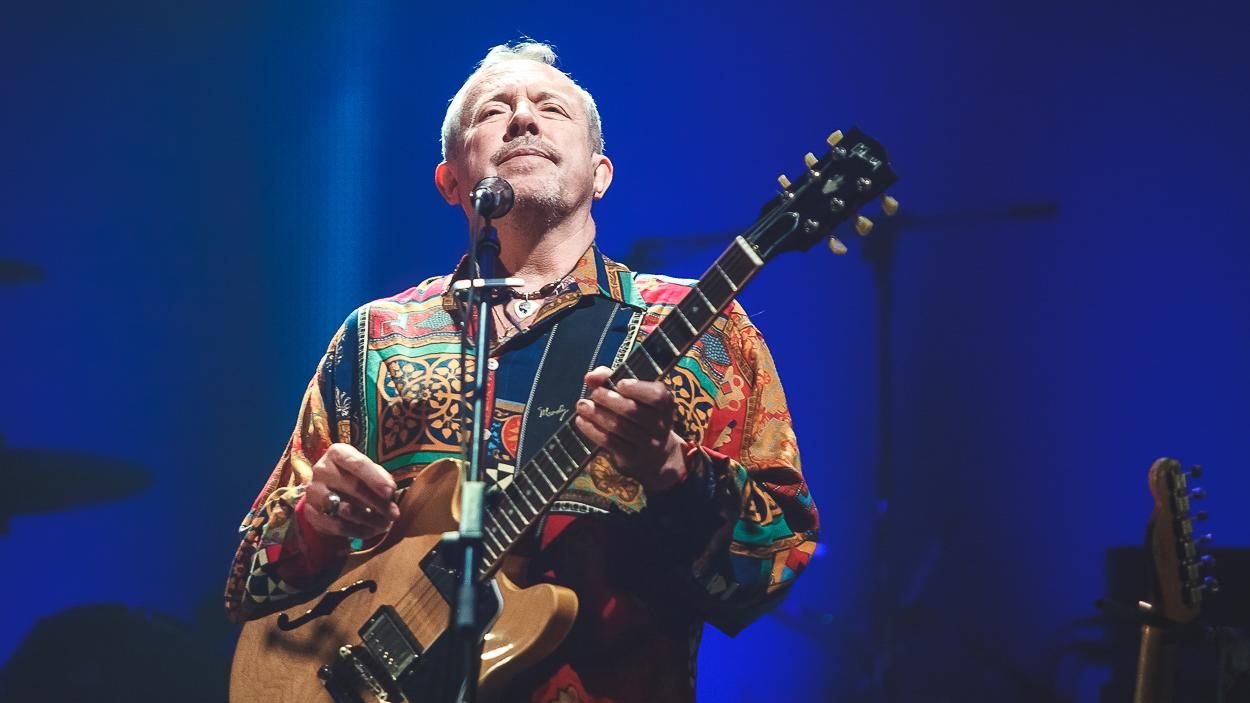 Через Україну Макаревич спекався "русскомірного" дурня, – журналіст Через Україну Макаревич спекався "русскомірного" дурня, – журналіст