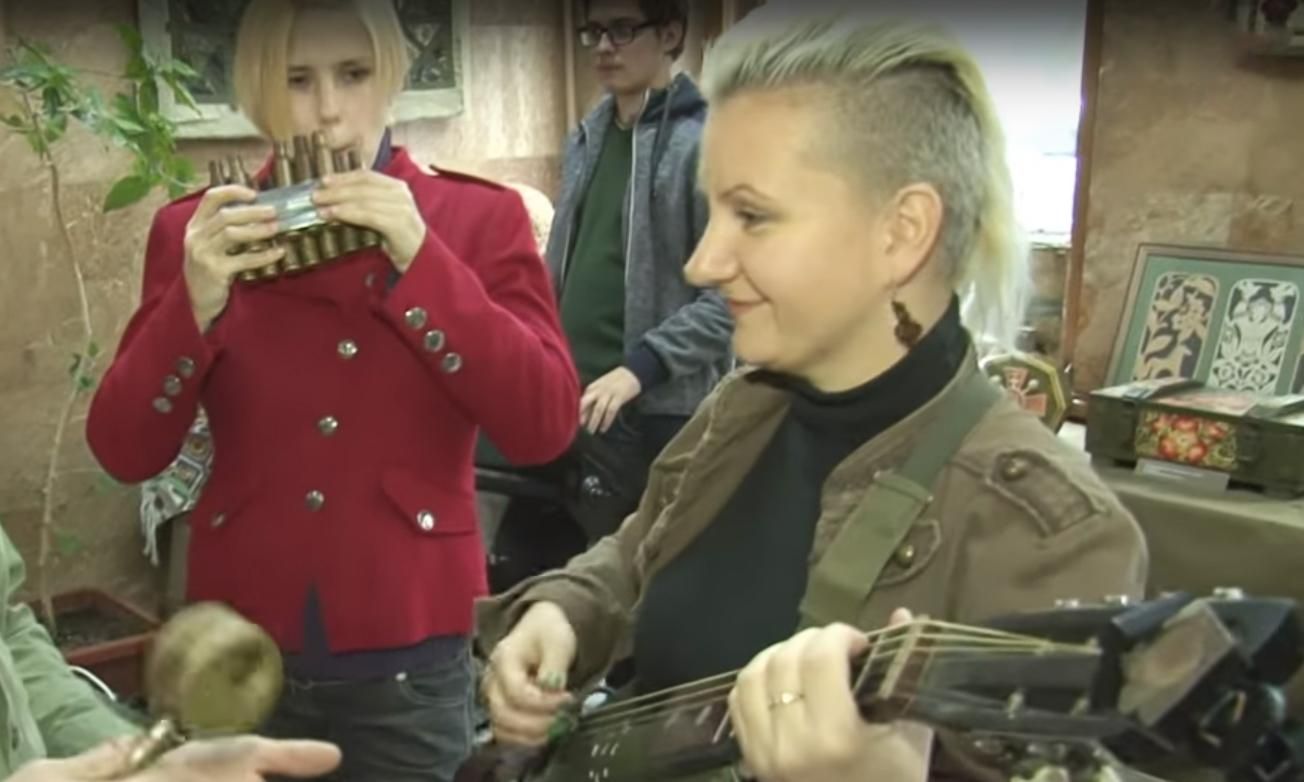 Рок-музиканти зіграли на інструментах з гільз і гранатометів: відео