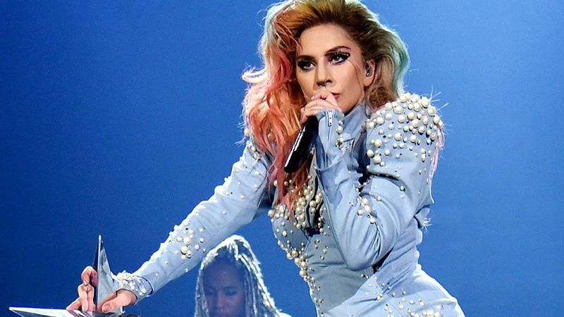 Леді Гага зупинила концерт, щоб врятувати фанатку: відео