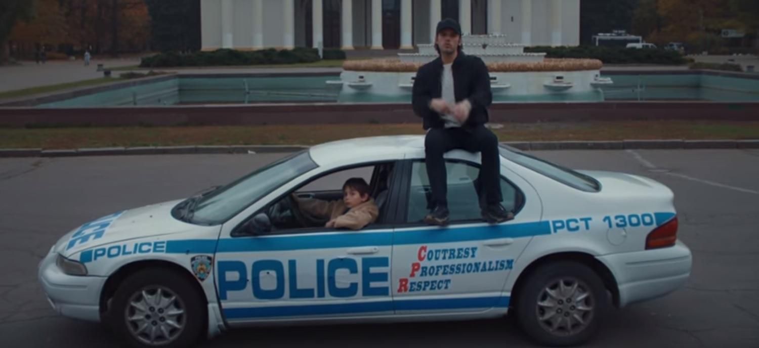 Французький репер підірвав мережу "політичним" кліпом з Києва Французький репер підірвав мережу "політичним" кліпом з Києва