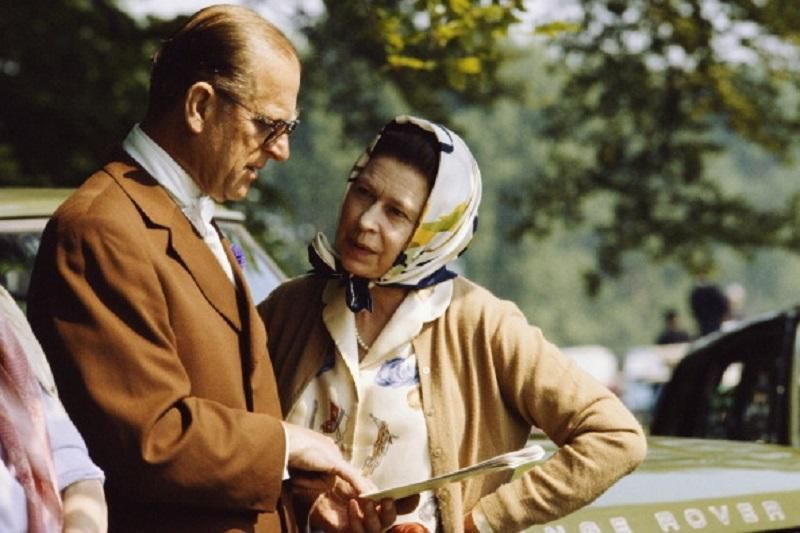 Показали фото к 70-й годовщине брака Елизаветы II и ее мужа Показали фото к 70-й годовщине брака Елизаветы II и ее мужа