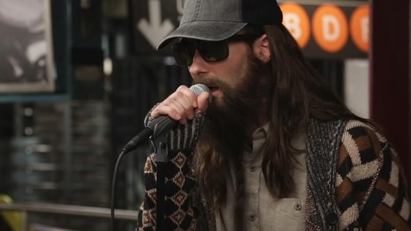Популярная группа Maroon 5 разыграла людей в метро: курьезное видео