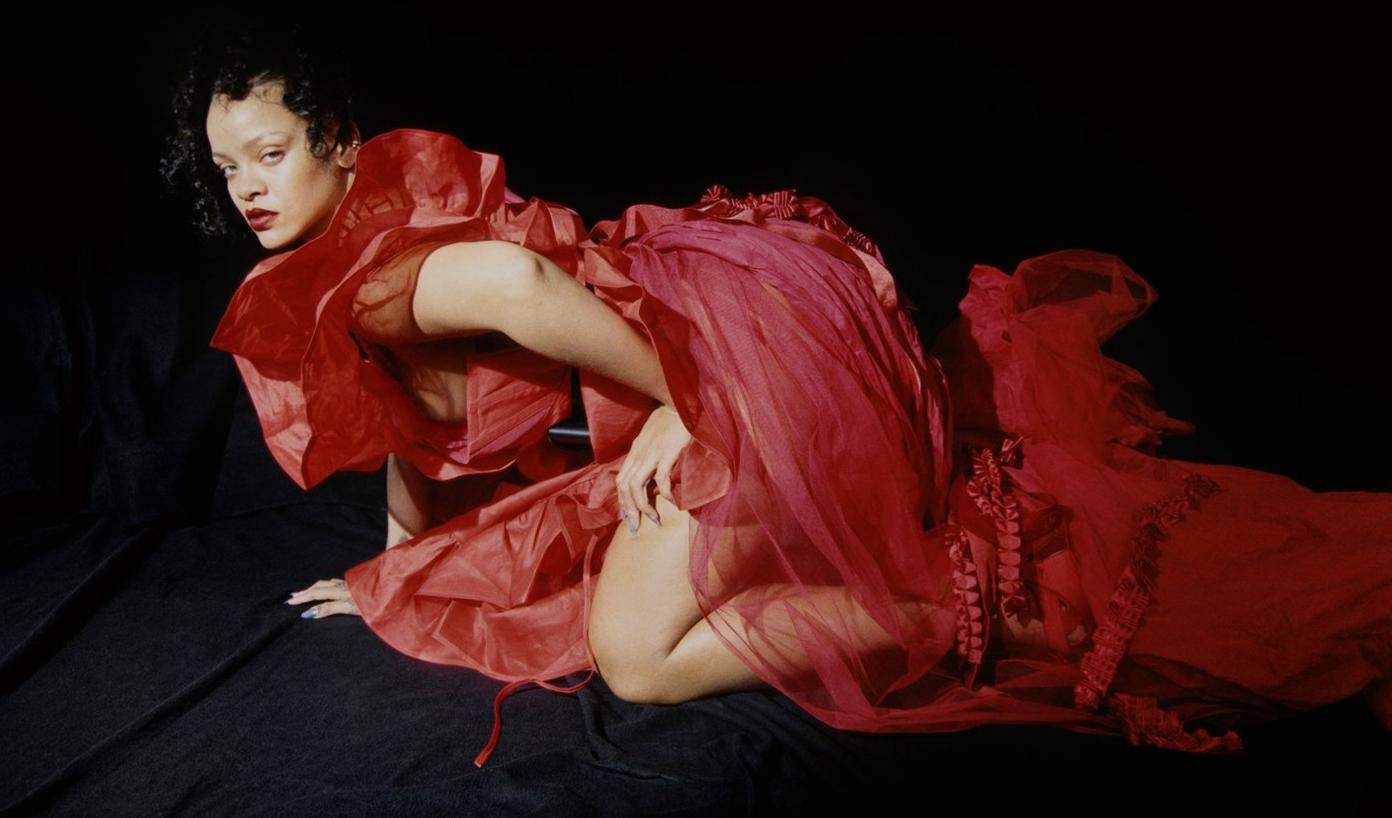 Рианна снялась в смелых образах для британского культурного издания: фото Рианна снялась в смелых образах для британского культурного издания: фото