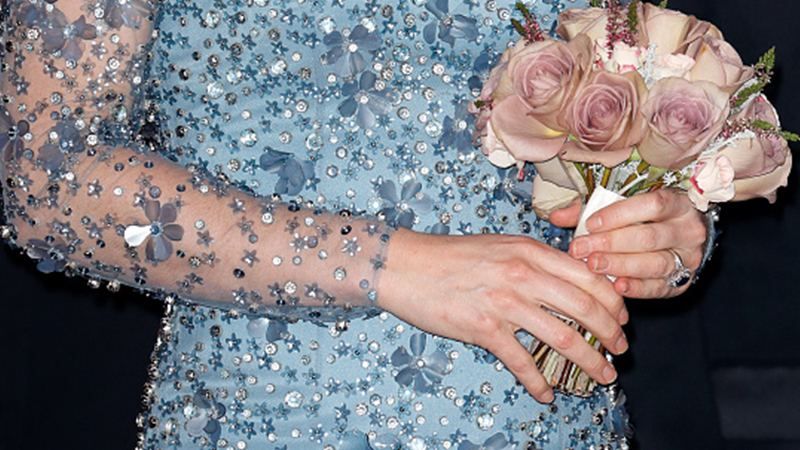 Беременная Кейт Миддлтон поразила элегантным видом в театре: фото Беременная Кейт Миддлтон поразила элегантным видом в театре: фото