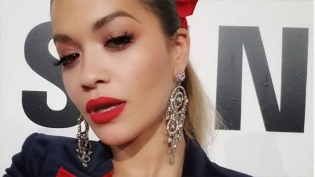 Співачка Ріта Ора похизувалася формами у купальнику: фото Співачка Ріта Ора похизувалася формами у купальнику: фото