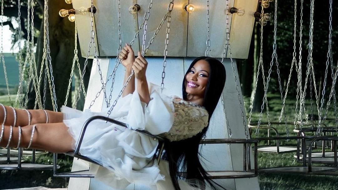 Модний бренд випустив казкову новорічну рекламу з Нікі Мінаж: відео Модний бренд випустив казкову новорічну рекламу з Нікі Мінаж: відео