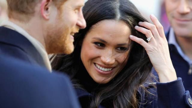 Стиль Меган Маркл: одежда невесты принца Гарри снова бьет рекорды продаж Стиль Меган Маркл: одежда невесты принца Гарри снова бьет рекорды продаж