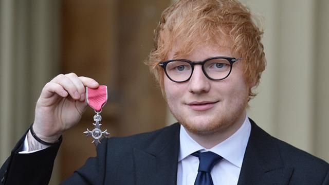 Эда Ширана наградили орденом Британской империи: красноречивые фото Эда Ширана наградили орденом Британской империи: красноречивые фото