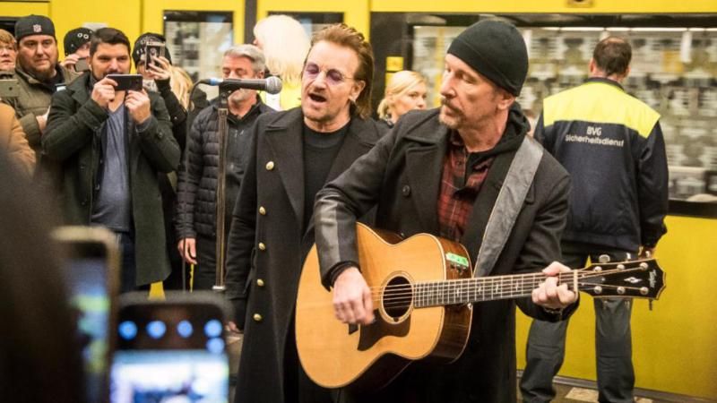 Культовая группа U2 выступила на станции метро U2: фоторепортаж из Берлина