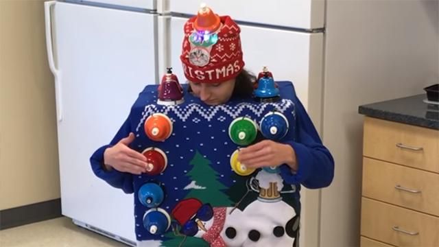 Жінка оригінально виконала мелодію "Щедрика" та підкорила мережу: відео Жінка оригінально виконала мелодію "Щедрика" та підкорила мережу: відео