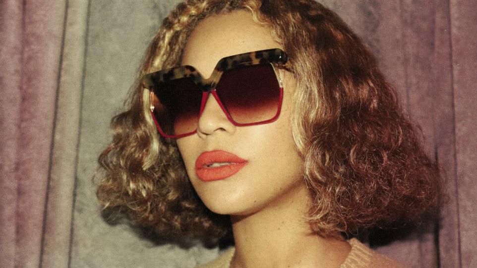 Jay-Z зробив романтичну фотозйомку Бейонсе з її новою зачіскою Jay-Z зробив романтичну фотозйомку Бейонсе з її новою зачіскою