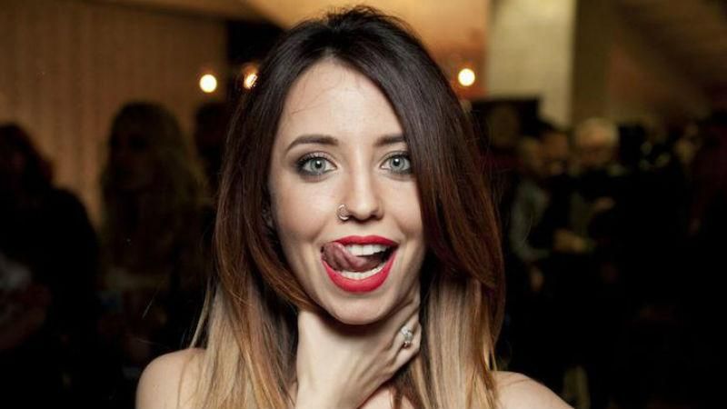 Певица Надя Дорофеева попала под капельницу Певица Надя Дорофеева попала под капельницу