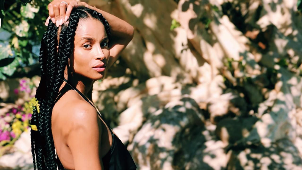 Муж певицы Сиары устроил жене нежную фотосессию на отдыхе Муж певицы Сиары устроил жене нежную фотосессию на отдыхе