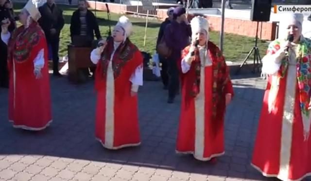 Рождество в аннексированном Крыму: хор в русских костюмах спел украинские колядки