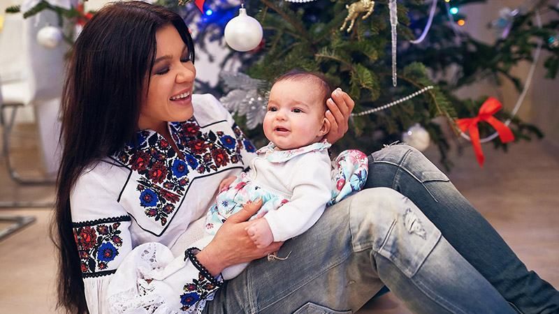 Руслана очаровала фотосессией с маленькой крестницей: фото Руслана очаровала фотосессией с маленькой крестницей: фото