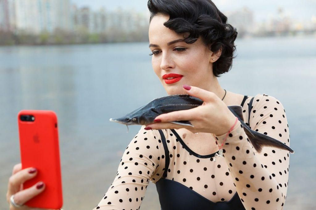 Мавпа вкрала у Даші Астаф'євої телефон і записала кумедне відео Мавпа вкрала у Даші Астаф'євої телефон і записала кумедне відео