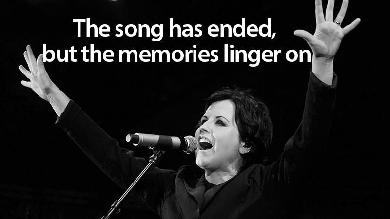 Тисячі шанувальників Долорес О'Ріордан прийшли до церкви, щоб попрощатись: фото Тисячі шанувальників Долорес О'Ріордан прийшли до церкви, щоб попрощатись: фото